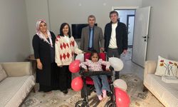 Aralarında Para Toplayıp Minik Zehra’ya Akülü Araç Aldılar