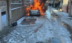 Batman'da park halindeki araçta yangın çıktı
