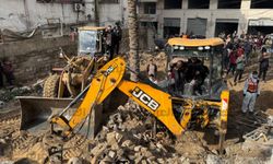 Gazze'de bir evin enkazından 14 şehidin naaşı çıkarıldı