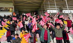 Köy Okulu Öğrencilerinin İlk Stadyum Heyecanı: "Ben De Varım" Dediler