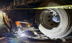 Otomobil duran kamyona çarptı: 1 ölü, 2 yaralı