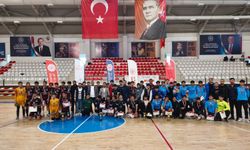 Salon Futbolunda Şampiyon Ahmed-i Hani Anadolu Lisesi
