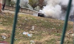 Siirt'te park halindeki araç alev alev yandı