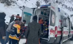 Sason’da Karla Mücadele Seferberliği: 6 Saatlik Çalışmayla Yol Açıldı, Hasta Hastaneye Ulaştırıldı