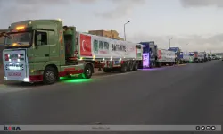 Qamyonên alîkariyê yên Karwana Hêvîyê ber bi Xezzeyê ve hatin şandin