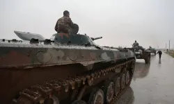 Hevdîtinên di navbera hikûmeta Sûrîyê û PKK/HSDê de rawestiyane: Ji bo Hesekê vebijarkek leşkerî li ser maseyê ye