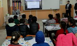 Belediye Başkanı Özhan'dan minik öğrencilere yerel yönetim dersi