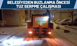 Belediyeden Buzlanma Öncesi Tuz Serpme Çalışması