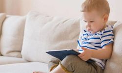 Erken yaşta ekran maruziyeti dil gelişimini olumsuz etkiliyor