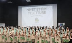 Tesettüre giren yüzlerce genç kız için görkemli tören