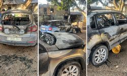 Yahudi çeteler Filistinlilere saldırdı, araçlarını ateşe verdi