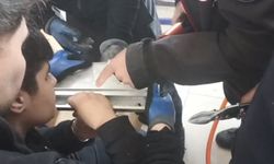 Batman'da parmağı akıllı tahtaya sıkışan öğrenci itfaiye ekiplerince kurtarıldı