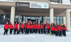 Batmanlı Gençlerin Hakkâri’de Kayak Keyfi