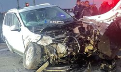 Diyarbakır'da kamyon ile otomobil çarpıştı: 2 yaralı