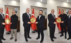 İl Müdürü Yaşar Ciğer’den Okul Aile Birliği’ne Plaket