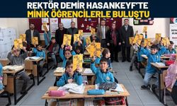 Rektör Demir Hasankeyf’te Minik Öğrencilerle Buluştu
