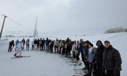 Üniversite Öğrencilerinden Kayak Etkinliği