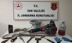 Van'da defineciler suçüstü yakalandı