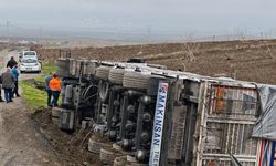Beşiri’de Gübre Yüklü Tır Devrildi: 4 Yaralı