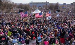 ABD'de milyonlar Trump'a karşı sokaklara döküldü