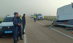 Adana'da yolcu otobüsü devrildi: 2 ölü, 19 yaralı