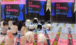 Batman'da Minikler ilk seccadeleriyle namazla tanıştı