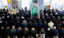 Bayram namazında Diyarbakırlılar camilere sığmadı