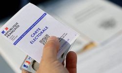 Fransa'da halk yerel seçimler için sandık başında