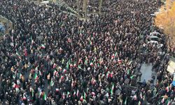 Hamaney'in şehadetinin ardından İran halkı meydanlara indi