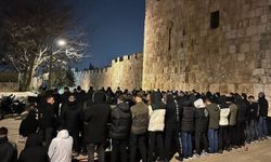 İşgalciler Kadir Gecesi'nde Mescid-i Aksa'da ibadet ve itikafı engelledi