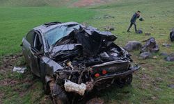 Otomobil uçuruma yuvarlandı: 2 yaralı