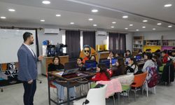 TÜGVA Batman İcathane’de 200 Öğrenci Geleceğin Teknolojisini Öğreniyor