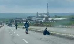 Beşiri Yolunda Tehlikeli Hareketler: Patenli Gençler Trafiği Hiçe Saydı