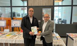 Yazar Sadullah Aydın’dan Halk Kütüphanesine Anlamlı Hediye