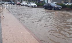 13 il için sarı uyarı: Kuvvetli yağış ve fırtınaya dikkat