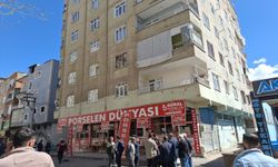 Binanın sallandığı iddiası apartman sakinlerini sokağa döktü
