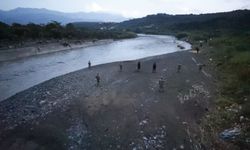 Hatay'da Karaçay Nehri'nde kaybolan 2 genç için arama çalışmaları sürüyor