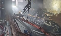 Karşıyaka’da Korkutan Yangın: Evin Altındaki Depo Alevlere Teslim Oldu