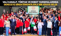Vali Canalp, TÜBİTAK ve Robot Yarışmalarında Dereceye Giren Öğrencilerle Bir Araya Geldi