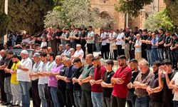 60 hezar Filistînî nimêja înê li Mescîda Eqsayê kirin