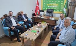 Gercüş’te Siyasette Nezaket Rüzgarı: Ak Parti Heyetinden Hüda Par’a "Hayırlı Olsun" Ziyareti