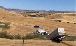 Batman-Bekirhan Yolunda Korkutan Kaza: TIR Bariyerleri Aşıp Tarlaya Savruldu