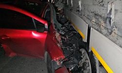 Tıra arkadan çarpan otomobilin sürücüsü hayatını kaybetti