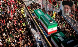 Rêberê Mezin ê Şoreşa Îslamî ya Îranê, Şehîd Ayetullah Elî Xameneî, li Îraqê tê oxirkiringü