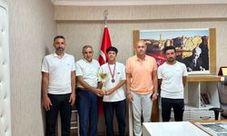 Şampiyon Atletten Gençlik Spor’a Ziyaret
