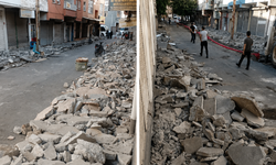Esnaf Kaldırımdaki Molozların Temizlenmesini İstiyor