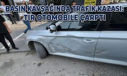 Basın Kavşağında Trafik Kazası: Tır Otomobile Çarptı