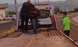 Motosiklet elektrik direğine çarptı: Sürücü ağır yaralandı