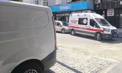 Park edilen araçlar ambulansın hastaya ulaşmasını engelledi