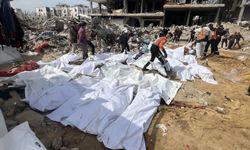 Gazze'de enkazdan 55 şehidin naaşı çıkarıldı